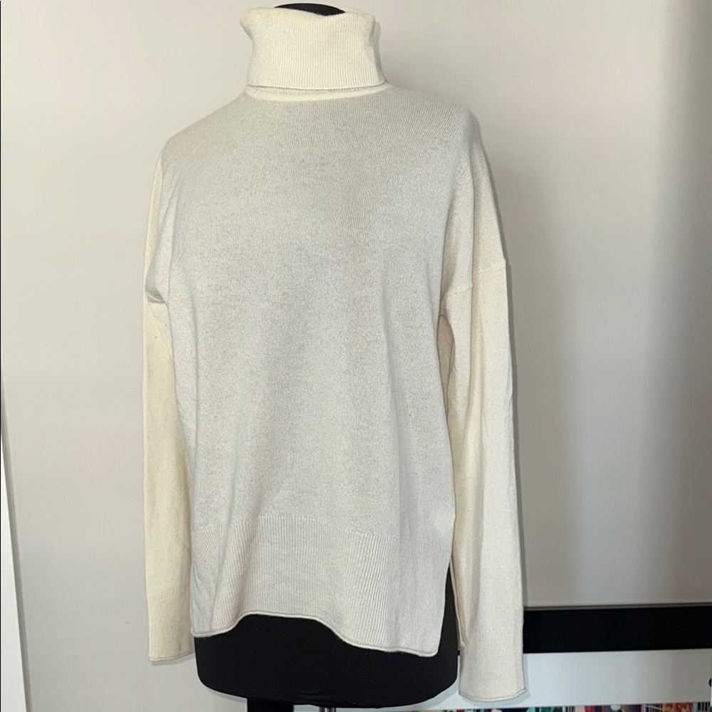 Theory Cream Turtleneck Sweater 100% Cashmere Sz Petite